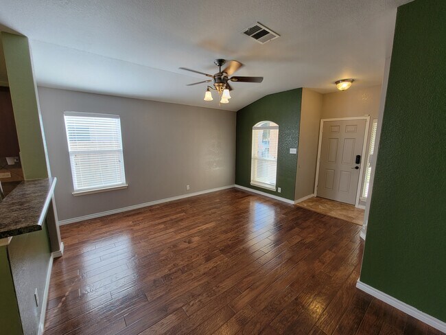 Building Photo - 2123 Wiltshire Dr