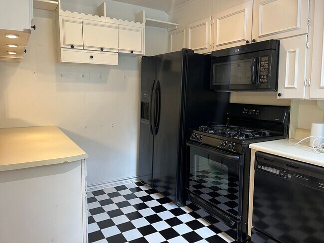 Building Photo - Charming 1950's midtown bungalow near 41st and Peoria