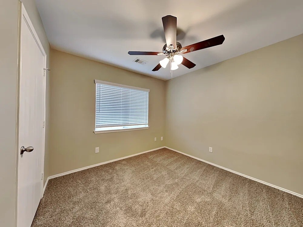 Building Photo - 503 Tumbleweed Dr