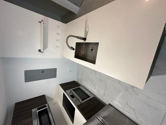 Building Photo - 488 NE 18th St