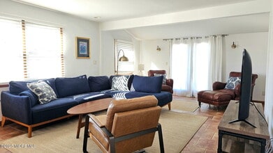 Building Photo - 406 Ninth Ave