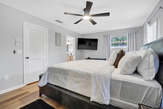 Building Photo - 216 N Griffin Dr