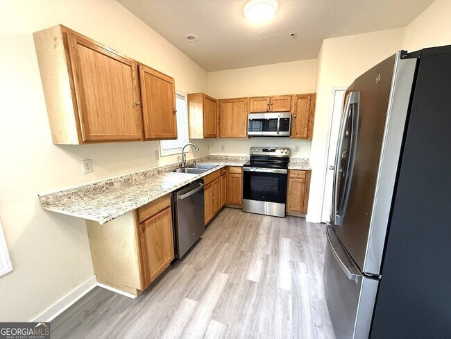 Building Photo - 207 Granite Way