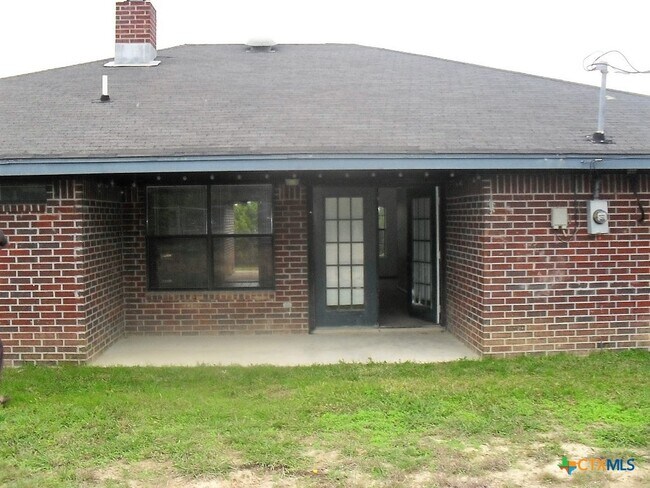 Building Photo - 645 Whispering Oaks Dr