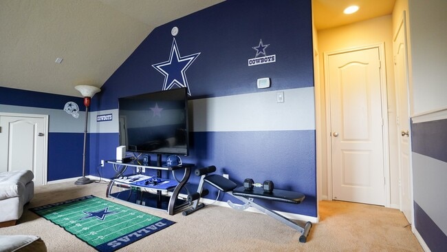 Building Photo - 2109 Mooncrest Dr