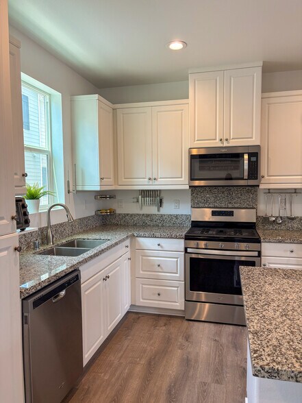 Building Photo - 505 Finch Ln