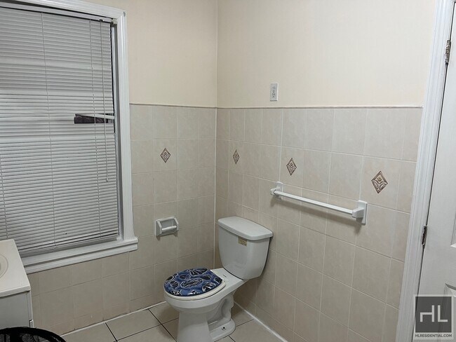 Building Photo - 93 AVENUE