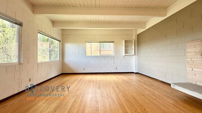 Building Photo - Mid-Century Modern 3 Bedroom Home in Montclair