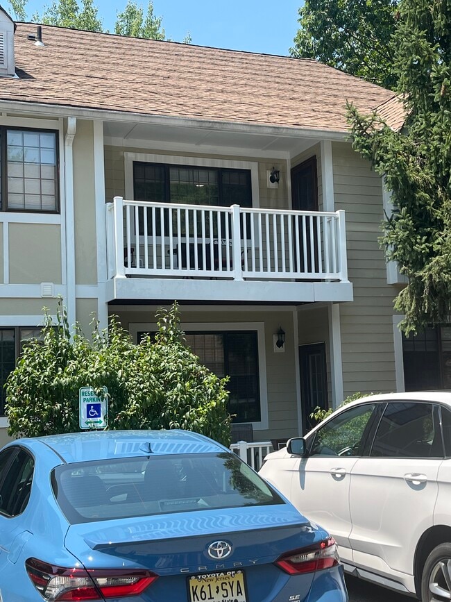 Building Photo - 19 Foxwood Dr