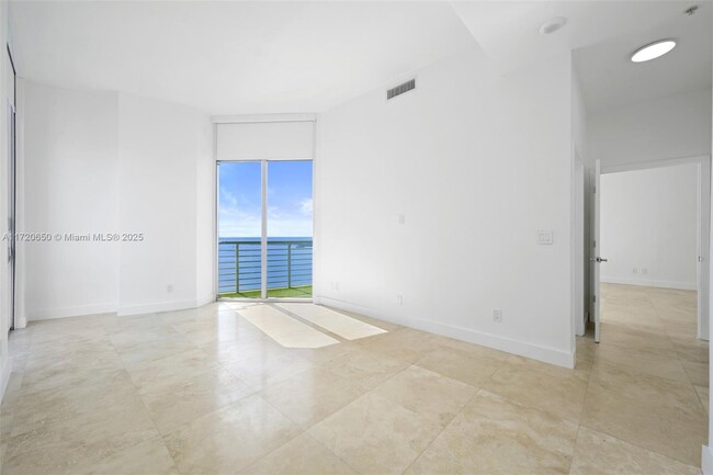 Building Photo - 325 S Biscayne Blvd