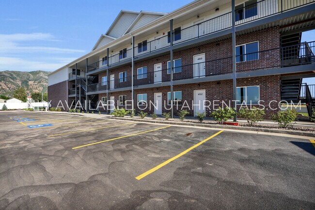 Building Photo - 450 W Main St