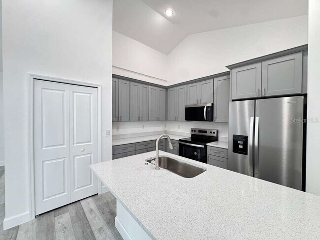 Building Photo - 13376 SW 49th Ave