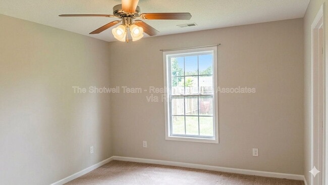 Building Photo - 6017 Friendship Ln