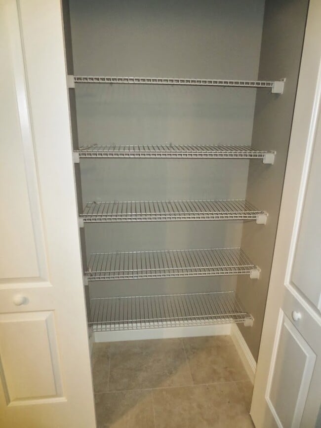 Building Photo - 115 Lake Emerald Dr