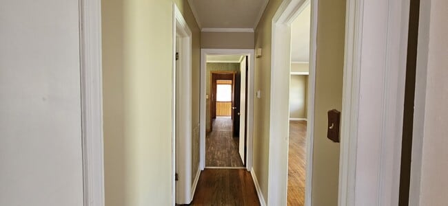 Building Photo - 2004 Roebuck St