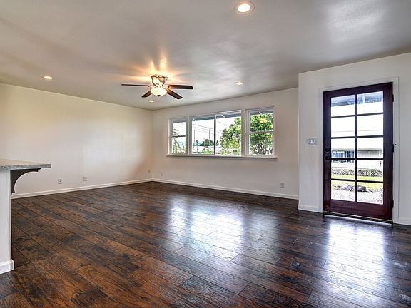 Building Photo - 1403 Mailani St