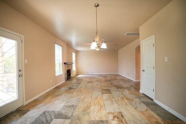 Building Photo - "Spacious 4-Bedroom Home with 3.5 Bath, Gr...