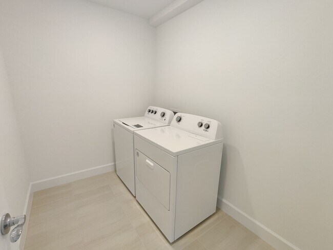Building Photo - 6140 Baywood Ct