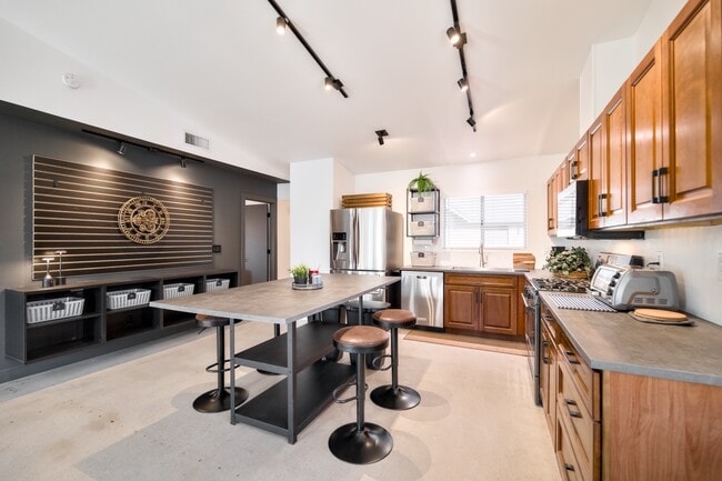 Building Photo - Wilson Place 102