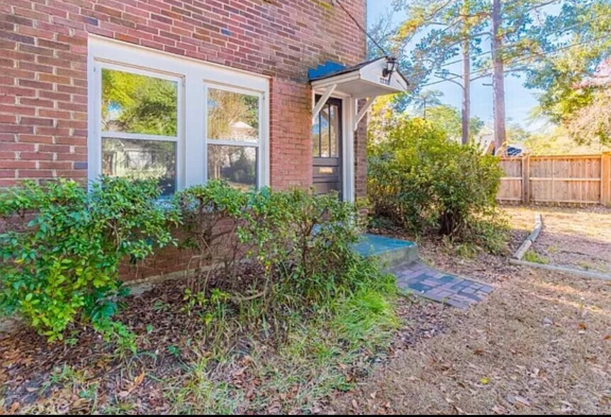 Building Photo - 2222 Oceola St
