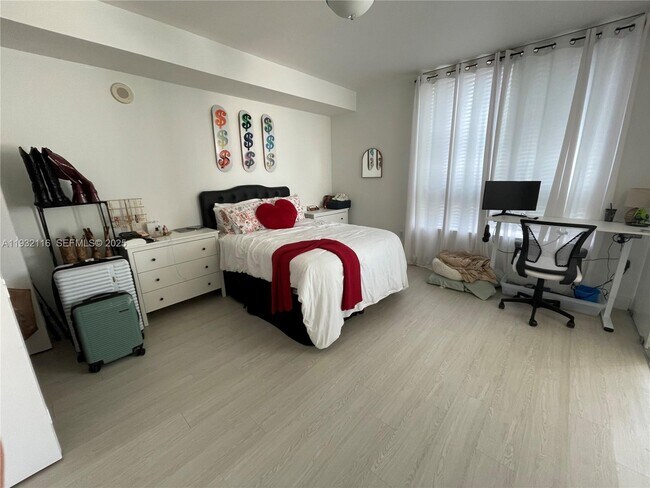 Building Photo - 90 SW 3rd St