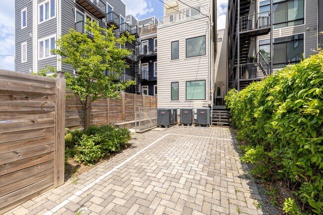 Building Photo - 822 Kennedy St NW