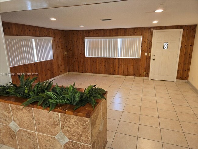 Building Photo - 2359 N Wallen Dr