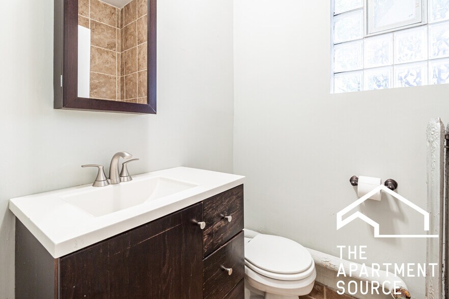 Building Photo - 544 W Surf St