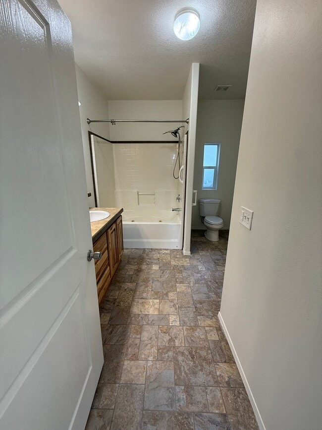 Building Photo - Newly Renovated 3 bed/2 bath manufactured home!