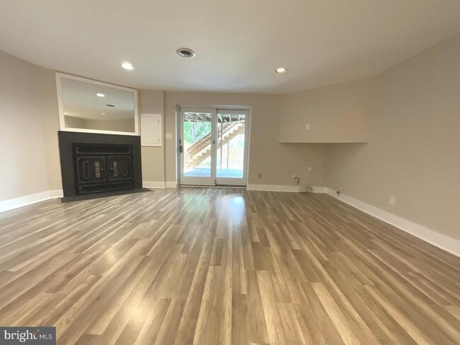 Building Photo - 1027 Travis Ln