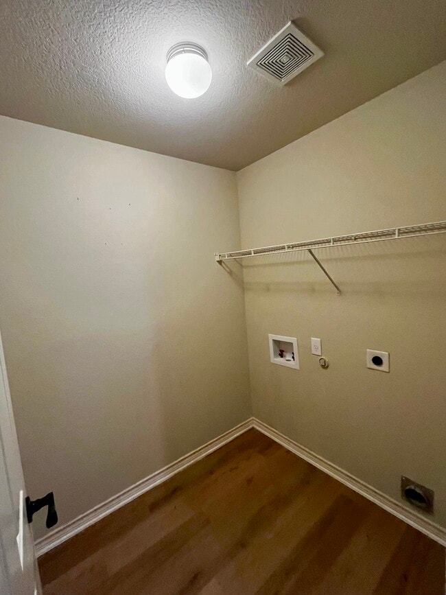 Building Photo - 1600 Knight Trail