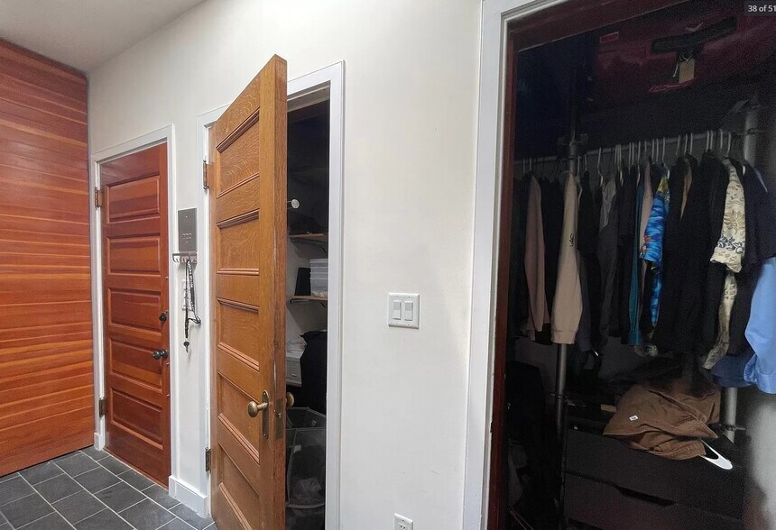 Building Photo - 849 Beacon St