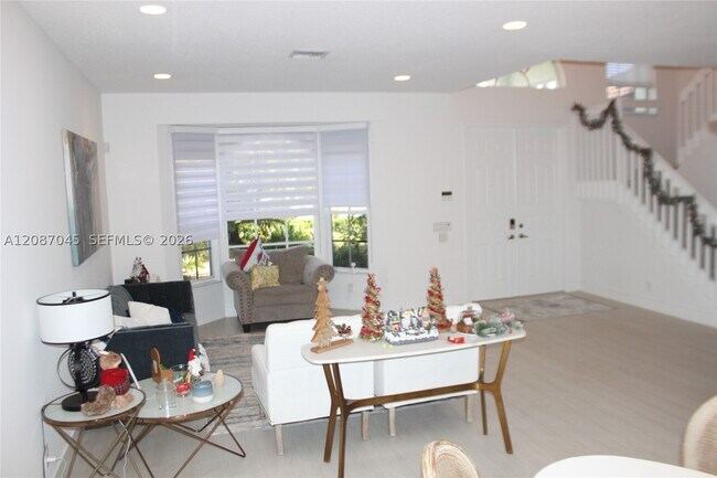 Building Photo - 2568 Jardin Dr