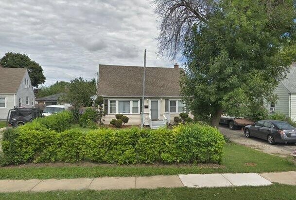 Building Photo - 32 E Charles Dr
