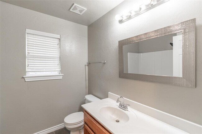 Building Photo - 8016 Breezewood Dr