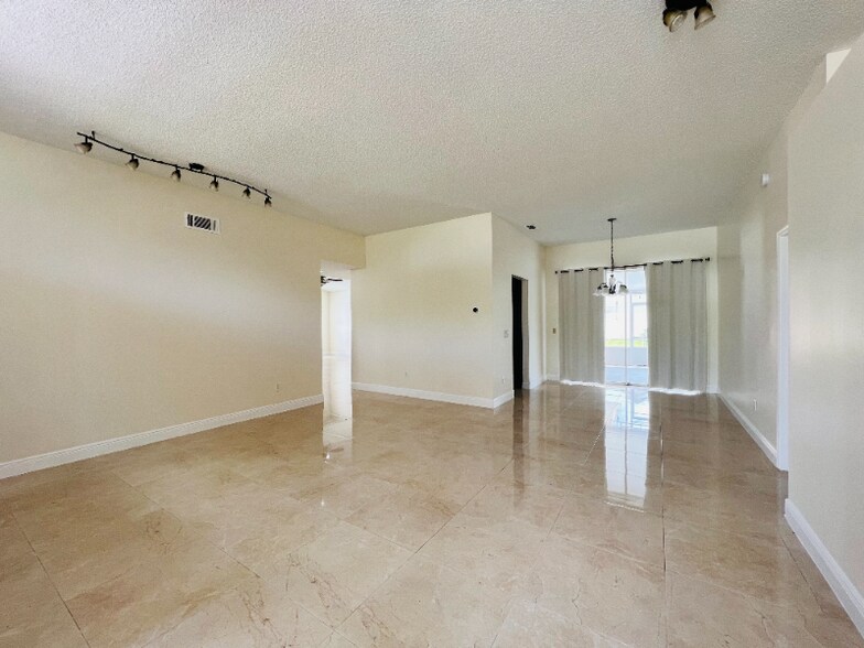 Building Photo - 3909 Yellow Finch Ln