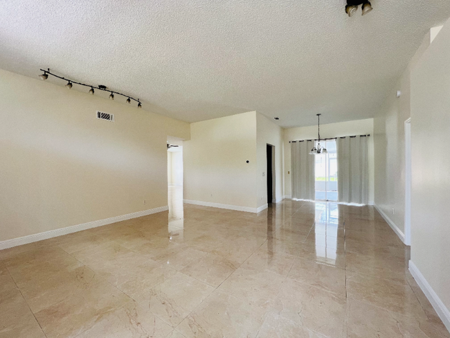 Building Photo - 3909 Yellow Finch Ln