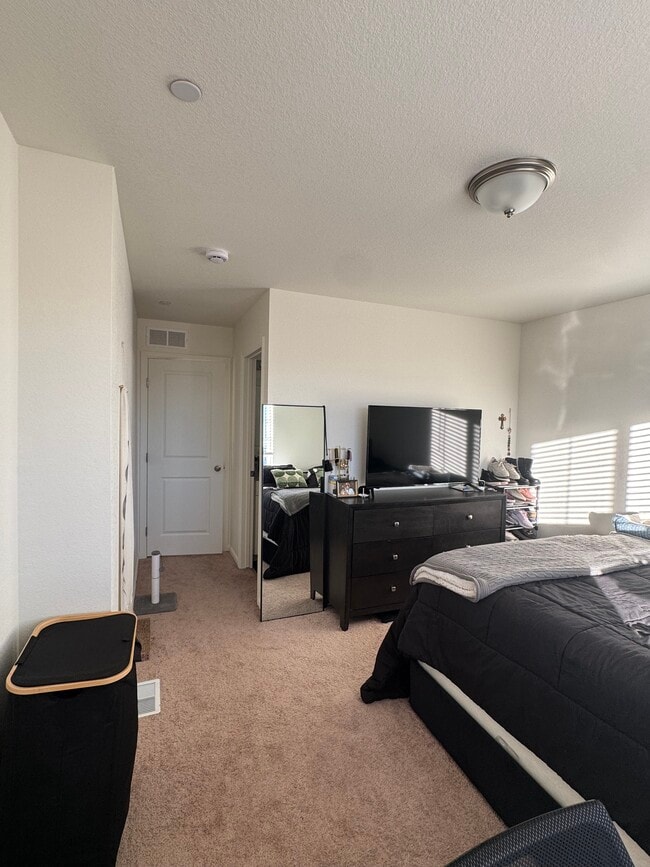 Building Photo - 10339 Vaughn Way