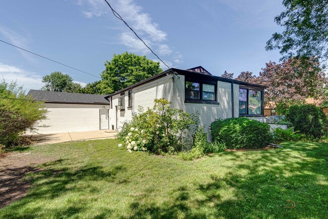 Building Photo - 4021 W Estes Ave