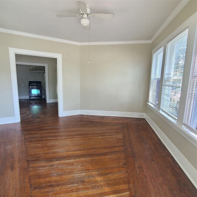Building Photo - 4414 Woodside St