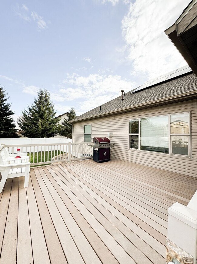 Building Photo - Beautiful Custom Home For Rent In Rexburg!