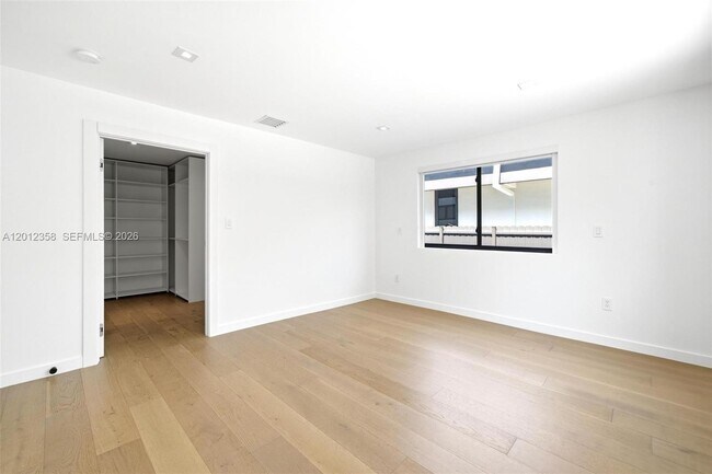 Building Photo - 120 NE 49th St