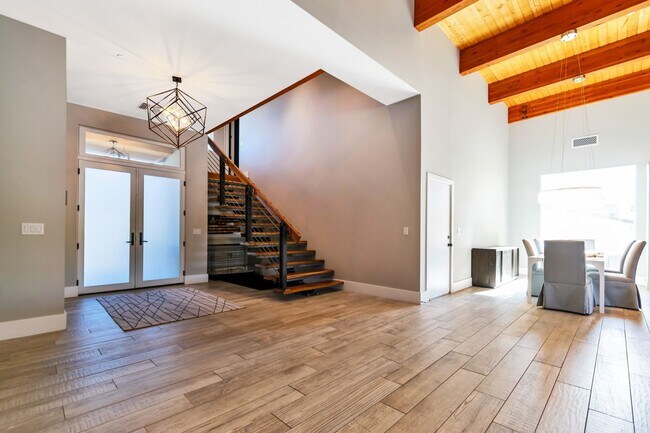 Building Photo - Stunning 4BR House in Phoenix