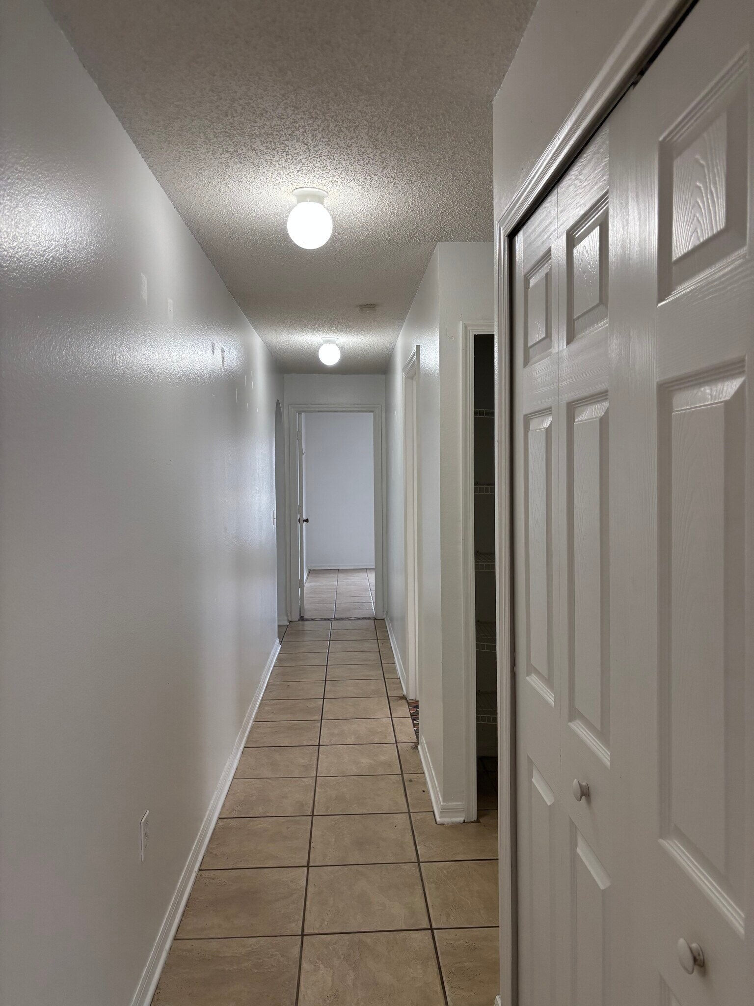 Building Photo - 305 Cocoa Ct