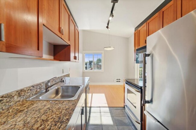 Building Photo - 1 bedroom in Seattle WA 98102