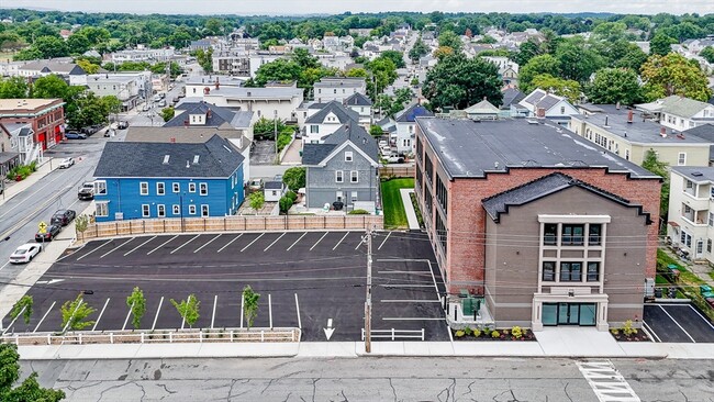 Building Photo - 72 Boisvert St