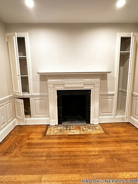 Primary Photo - 1712 Beacon St