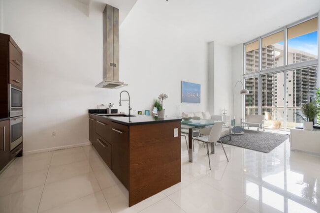 Building Photo - 485 Brickell Ave