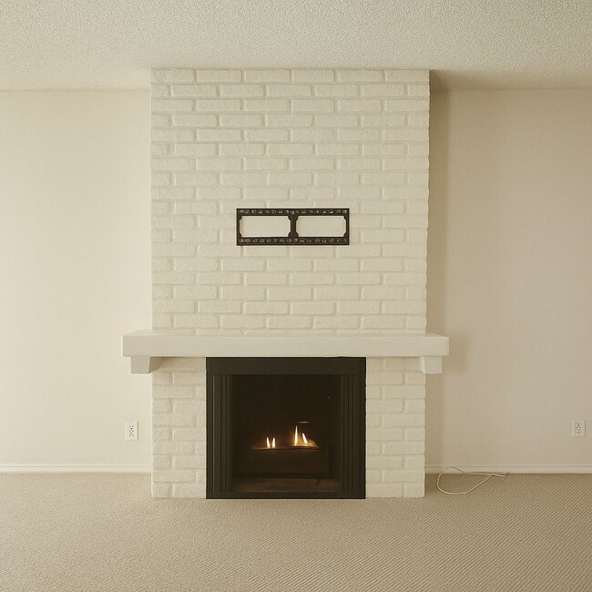 Building Photo - For Rent: 1 Bed / 1 Bath Condo in Lakeside...