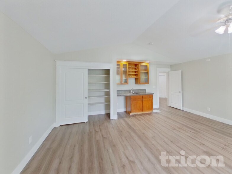Building Photo - 15135 SW Tanner Ln